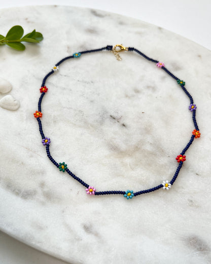 Daisy Flower Choker, Beaded Flower Choker, Beaded Daisy Necklace, Minimalist Choker, Beaded Summer Jewelry, Gift for Women