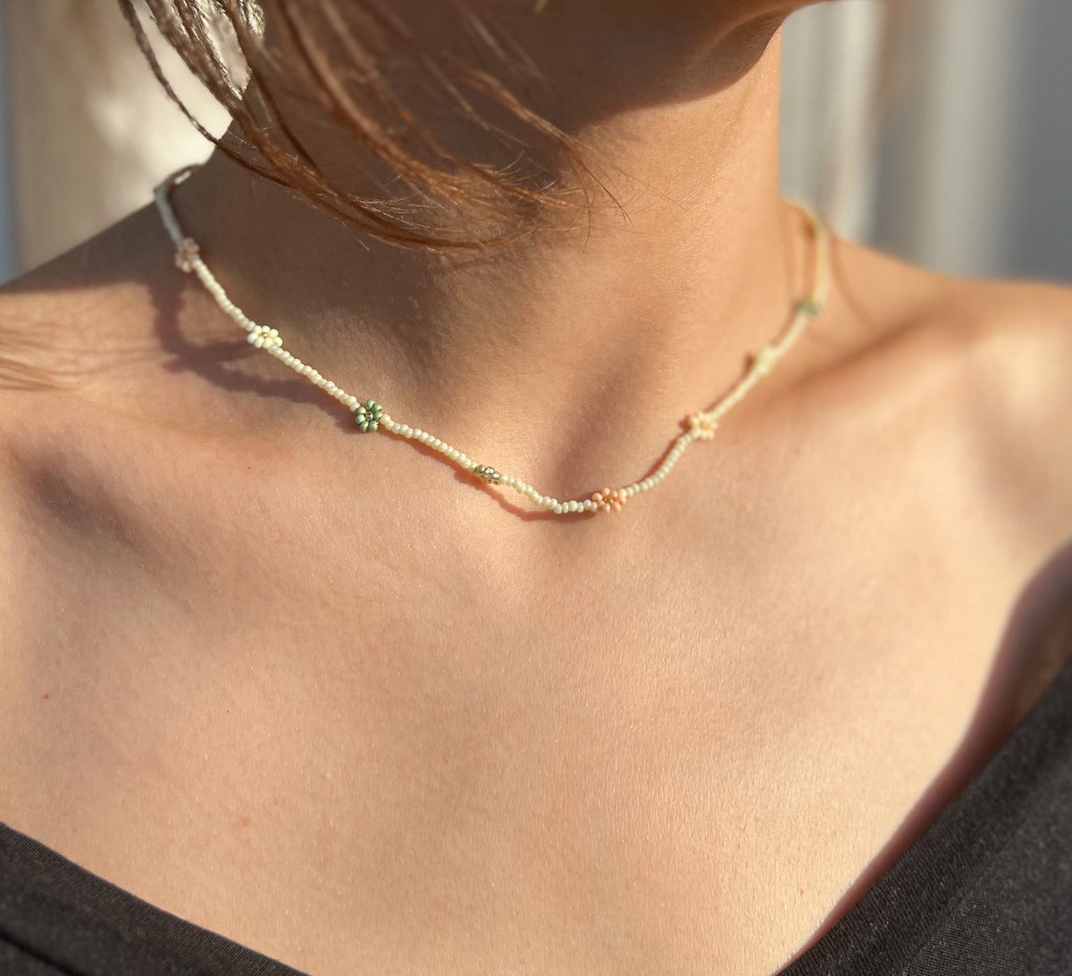 Daisy Flower Choker, Beaded Flower Choker, Beaded Daisy Necklace, Minimalist Choker, Beaded Summer Jewelry, Gift for Women