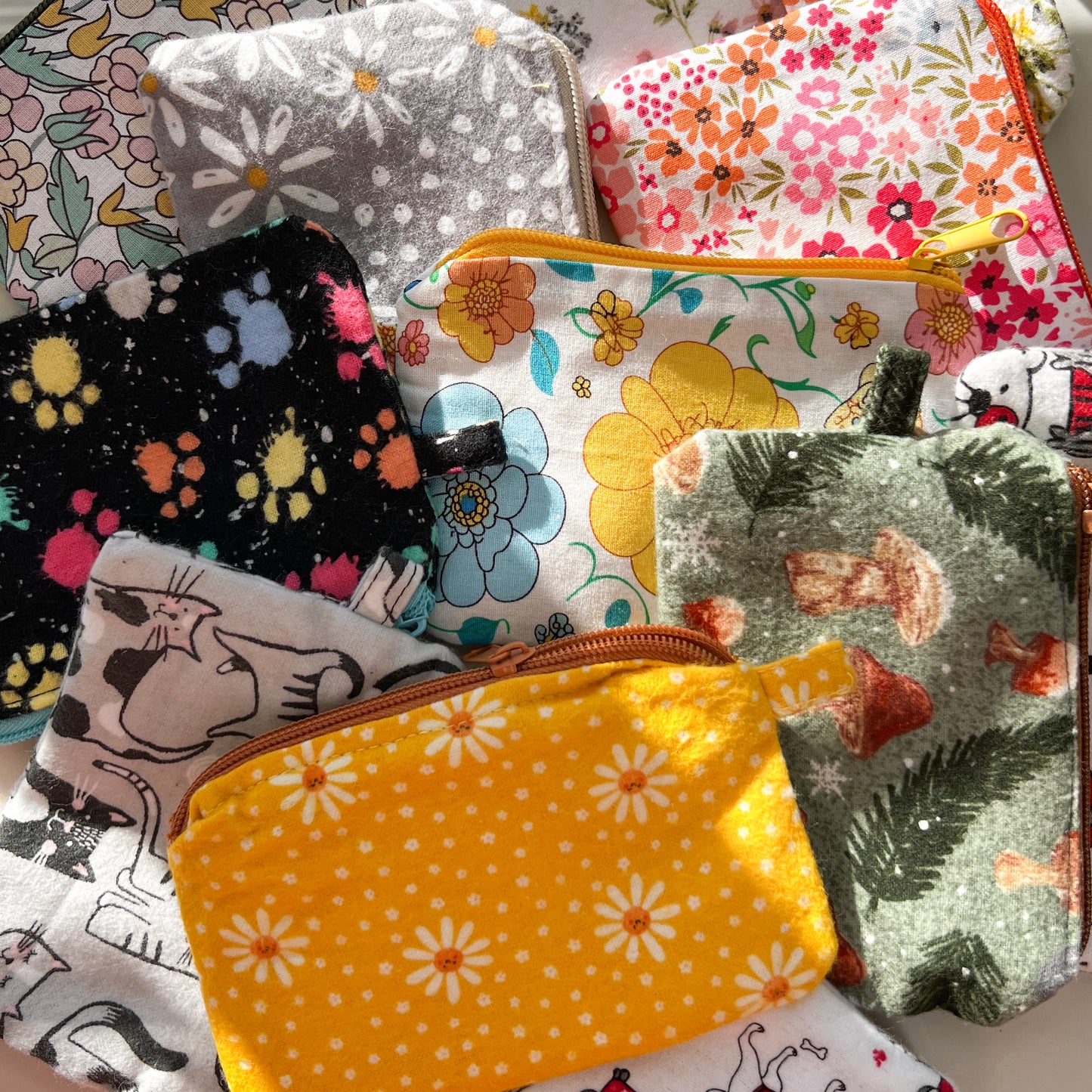 Daisy Fabric Pouch, Small Zipper Pouch, Earbud Pouch